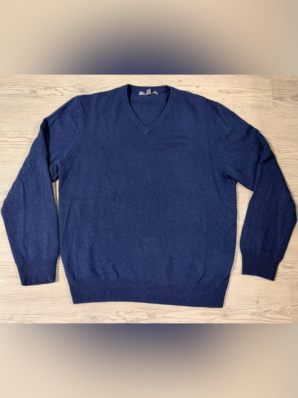 100% Cashmere Old Navy Men's V-Neck Sweater in Navy Blue